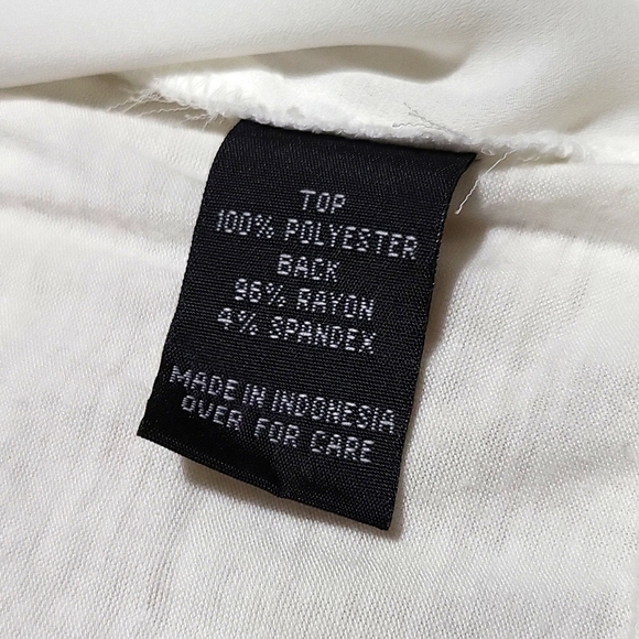 EUC White multimedia hi-lo top - Picture 6 of 6